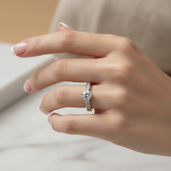 Single Stone Ring 8 Clawed