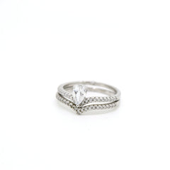 v-Shaped Twin Ring