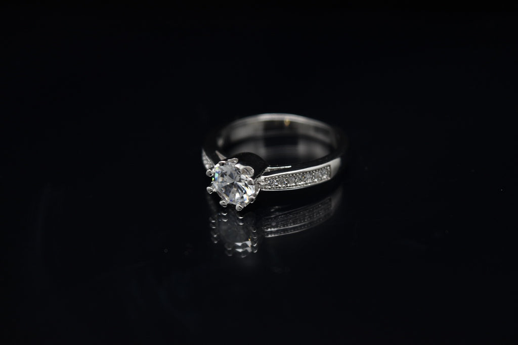 Single Stone Ring 8 Clawed