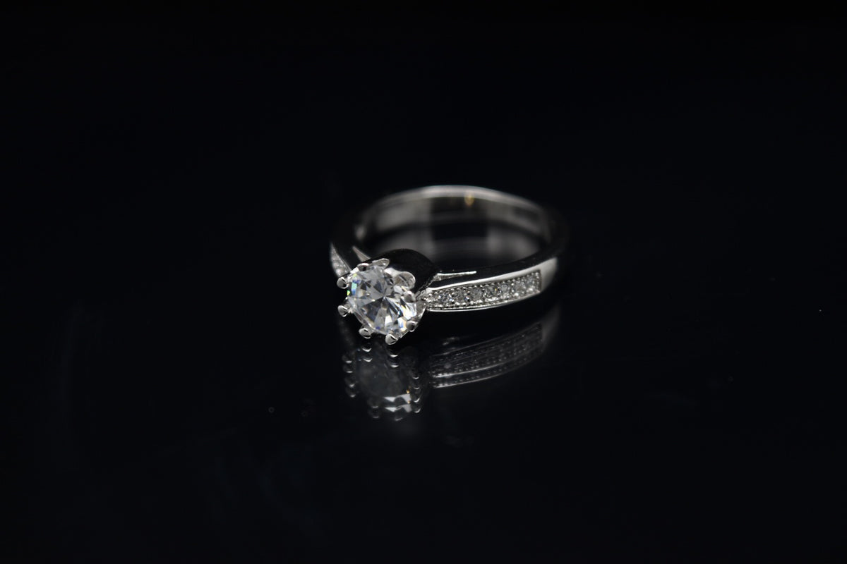 Single Stone Ring 8 Clawed