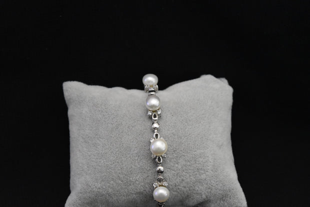 Small Pearl Bracelet with zircon