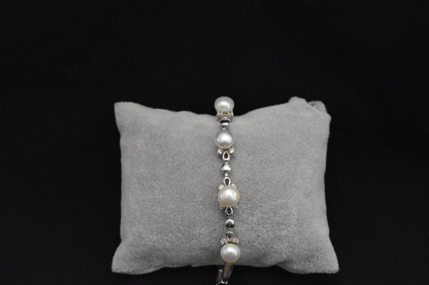 Small Pearl Bracelet with zircon