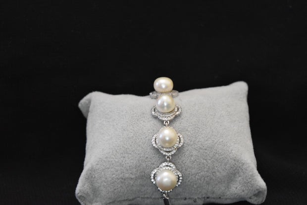 Flower White Pearl Bracelet