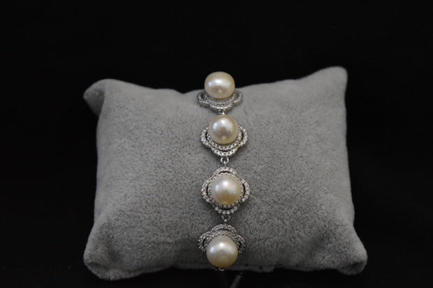 Flower White Pearl Bracelet