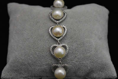 Heart White Pearl Bracelet