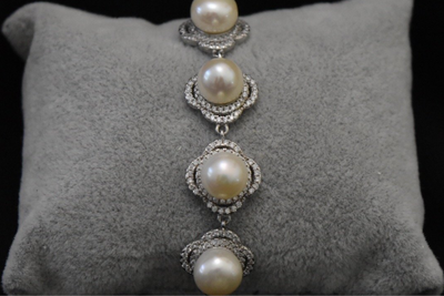 Flower White Pearl Bracelet